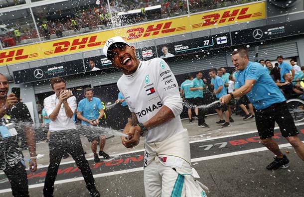 Lewis Hamilton supera a Schumacher en victorias